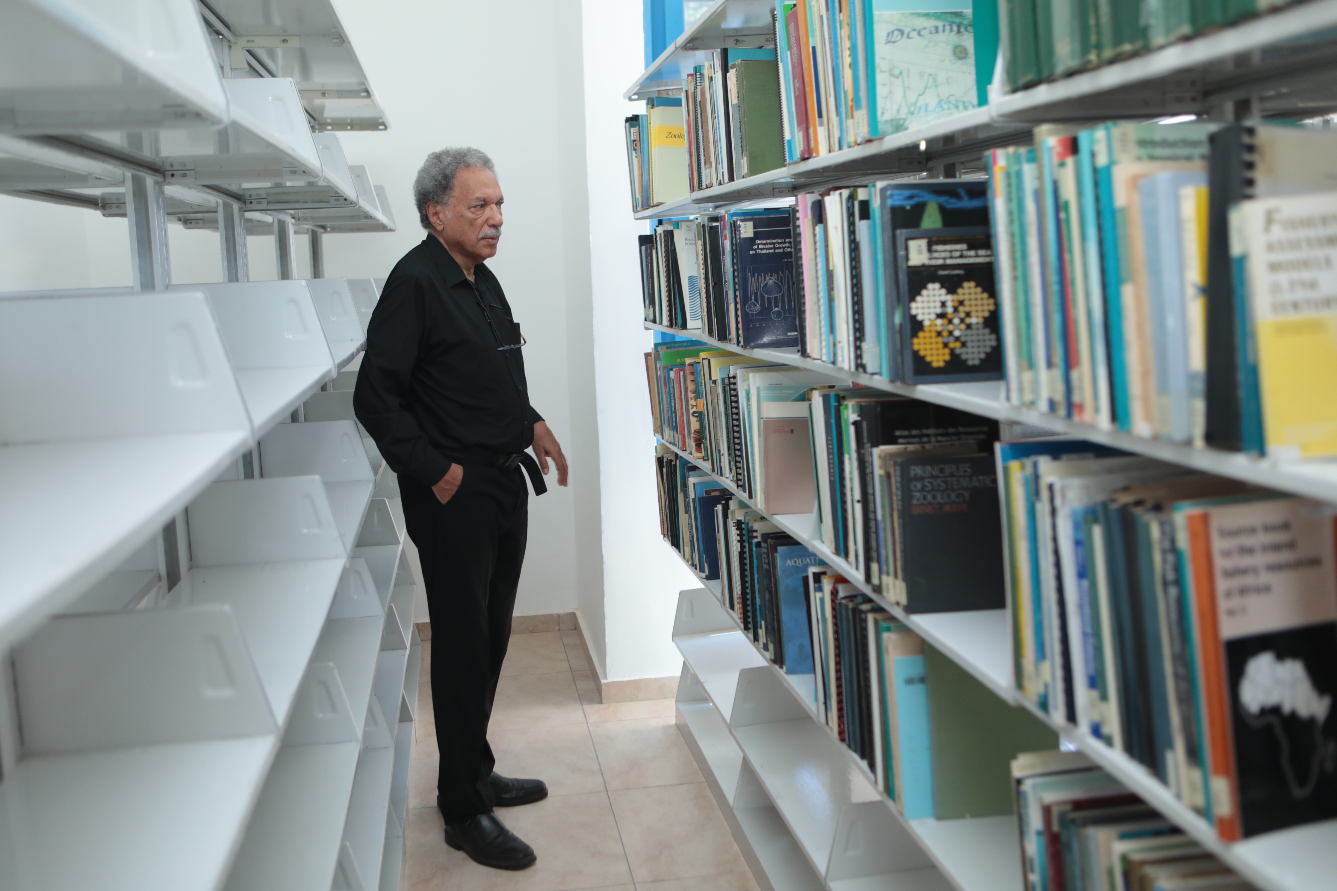 Professor Daniel Pauly Having a Glimpse at the Library Shelves